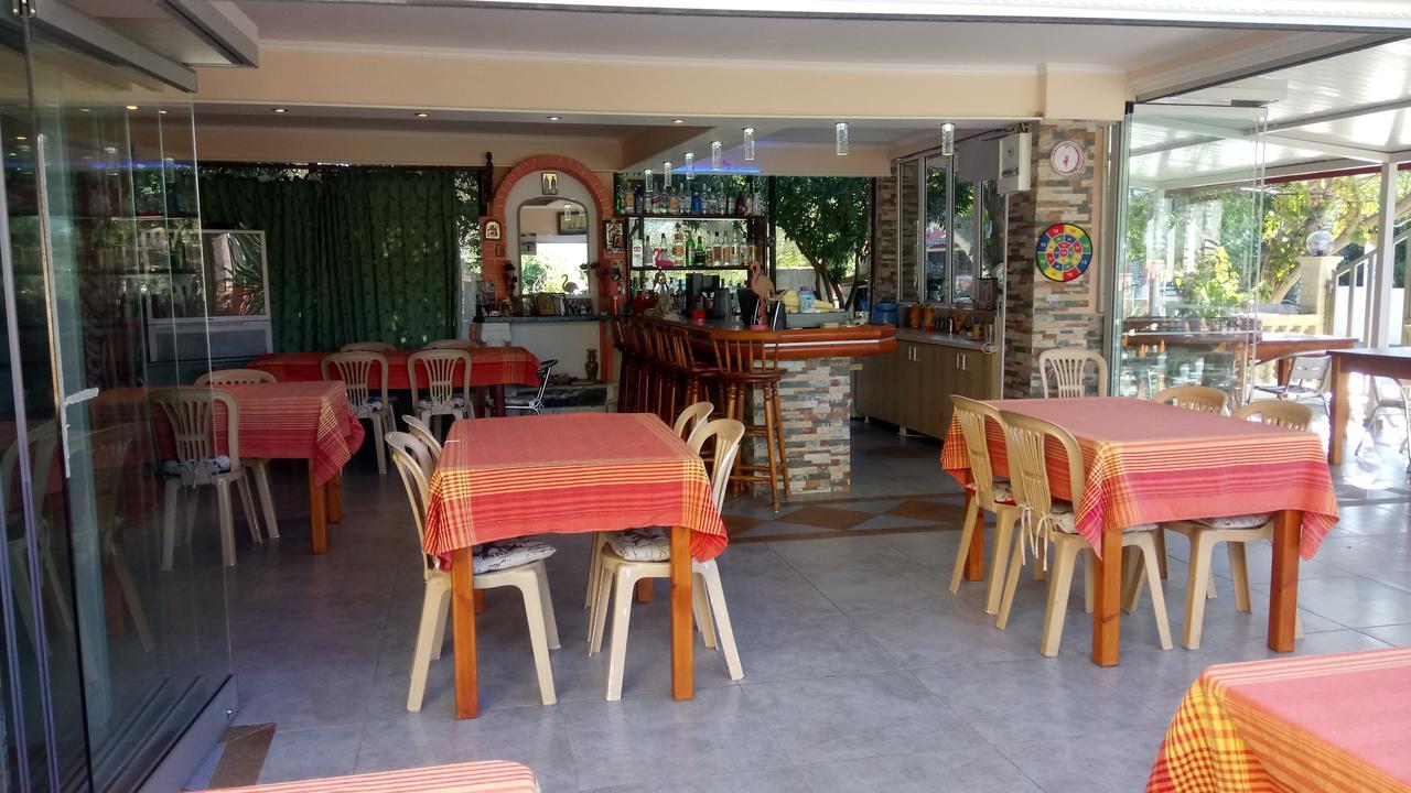 Flamingo Apartments Moraitika Corfu Eksteriør billede