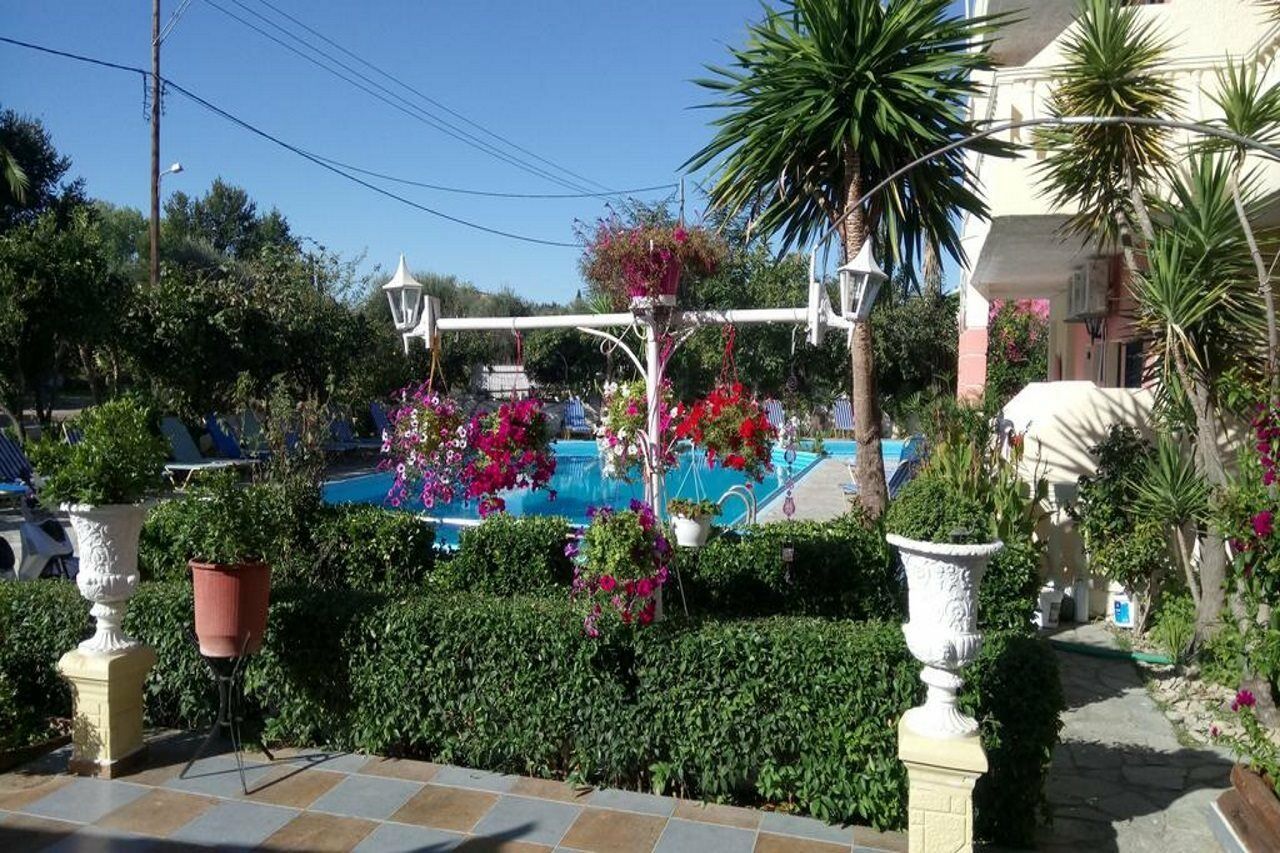 Flamingo Apartments Moraitika Corfu Eksteriør billede